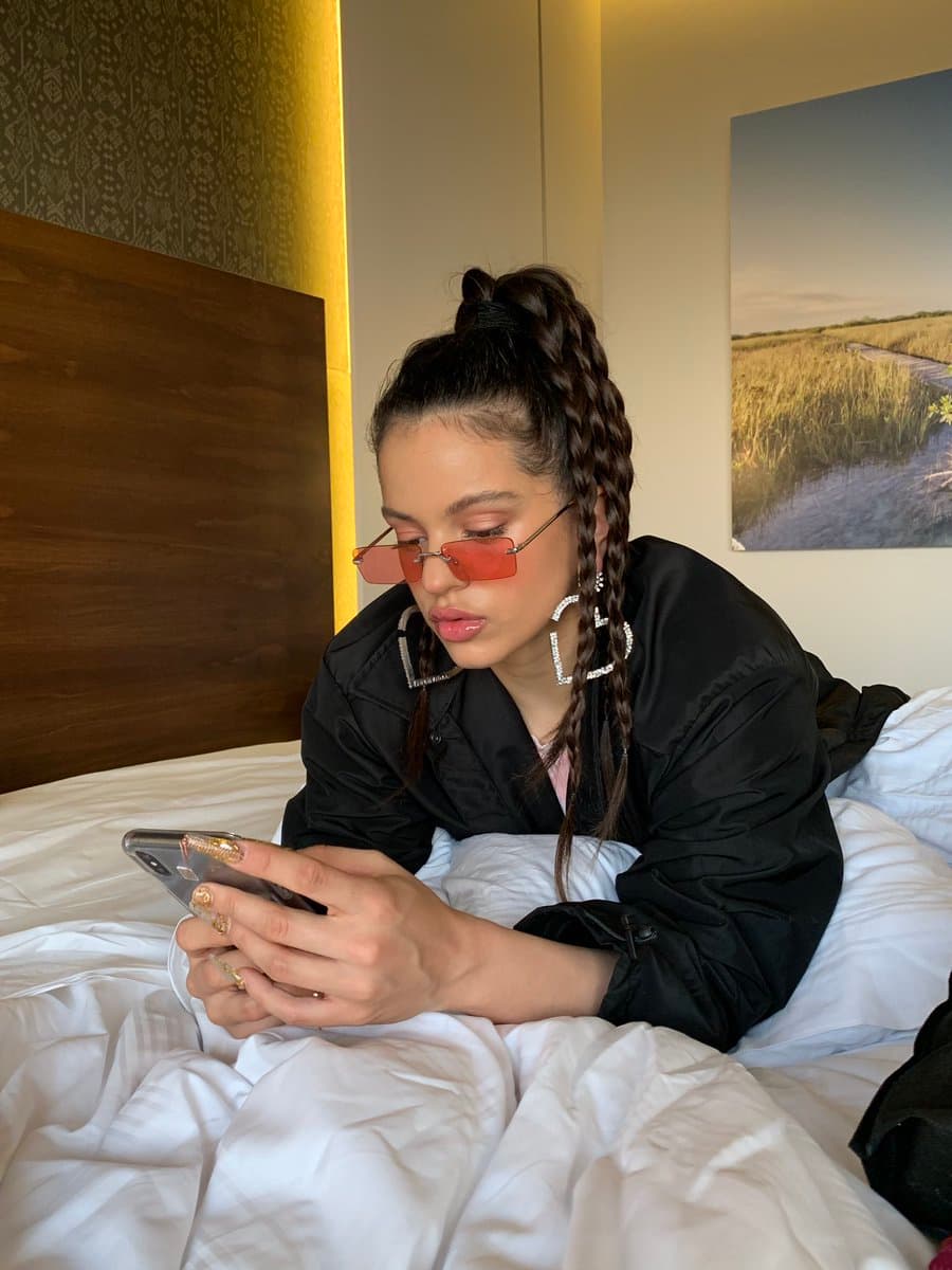 "¡Que tú y yo somos 'bad bunnies'! Me tienen enojado con eso", respondió él.