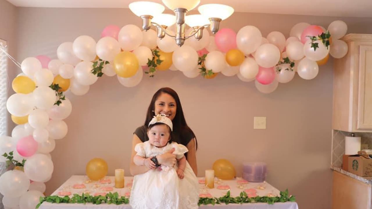 La salida del país en el 2003 , luego de haberse quedado más de un año en
<b><a href="https://www.univision.com/temas/eeuu">EEUU</a></b> de manera ilegal, es la razón por la que ahora se le impone un castigo de 10 años a pesar que era menor de edad cuando ingresó.