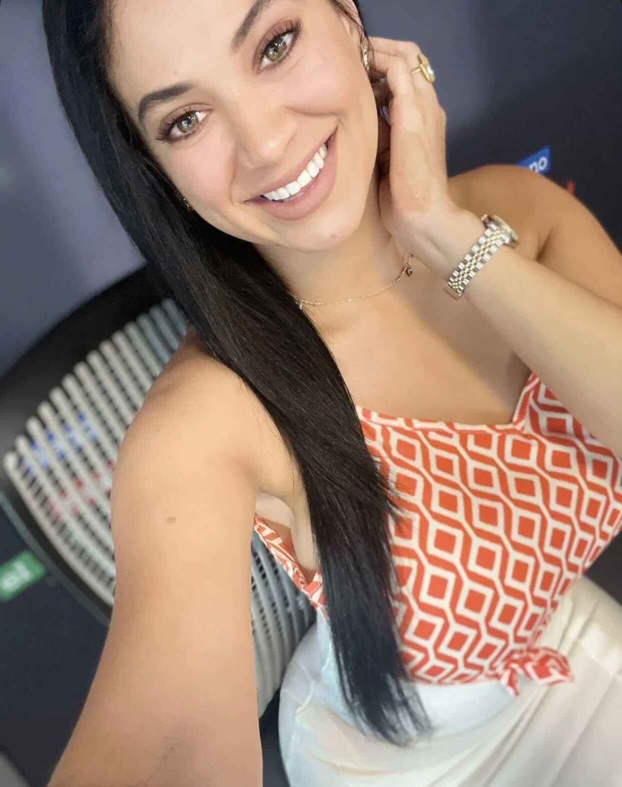 Carlita nos enamora, no solo con su físico, sino también con su forma de ser.