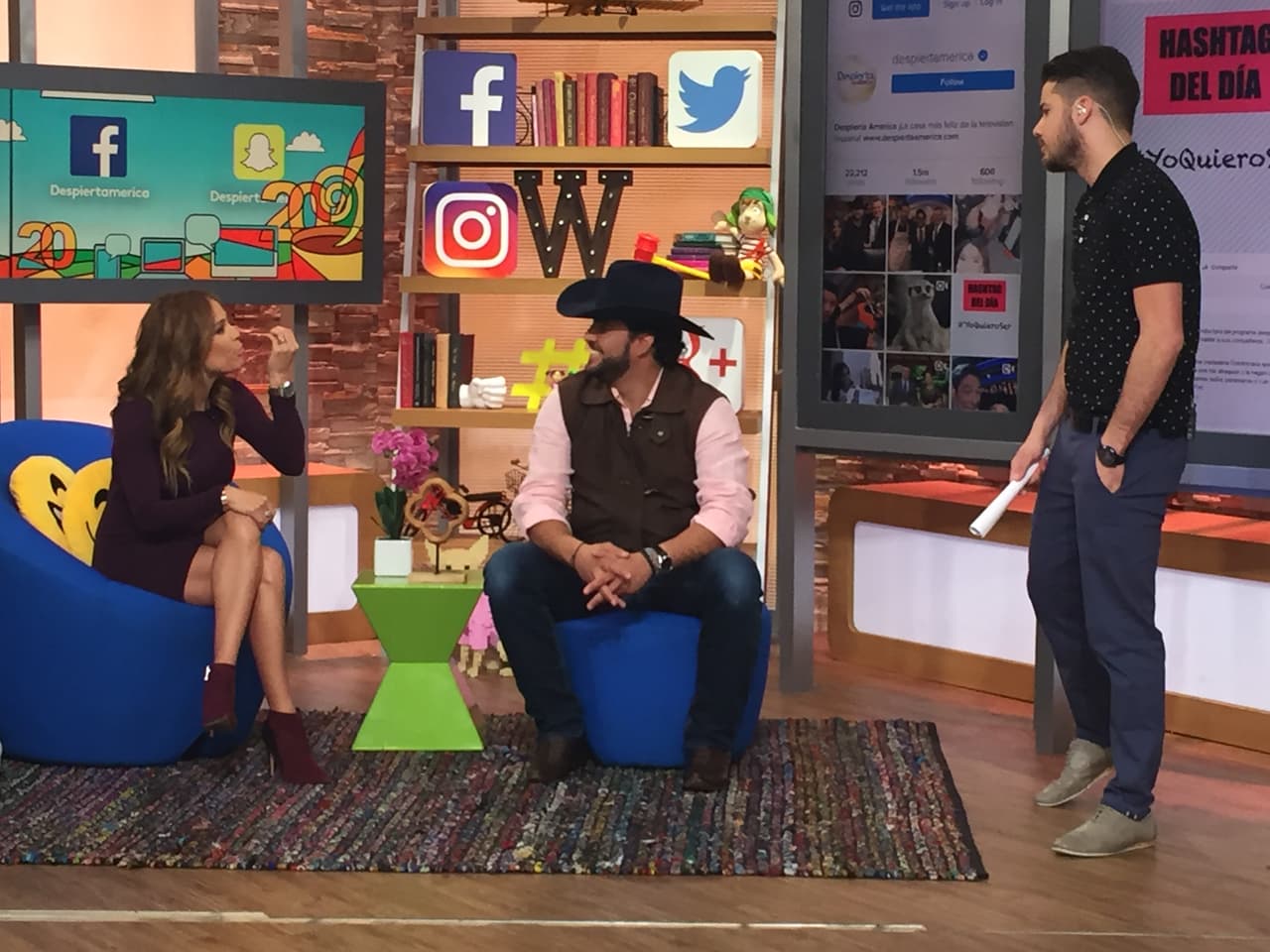 Jerry Bazúa se ríe de los rumores de que existen problemas entre él y Paulina Rubio.