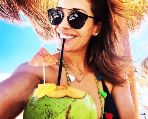 Con esta enorme sonrisa, Karla Martínez recibió el año, deseando a todos un feliz 2017.