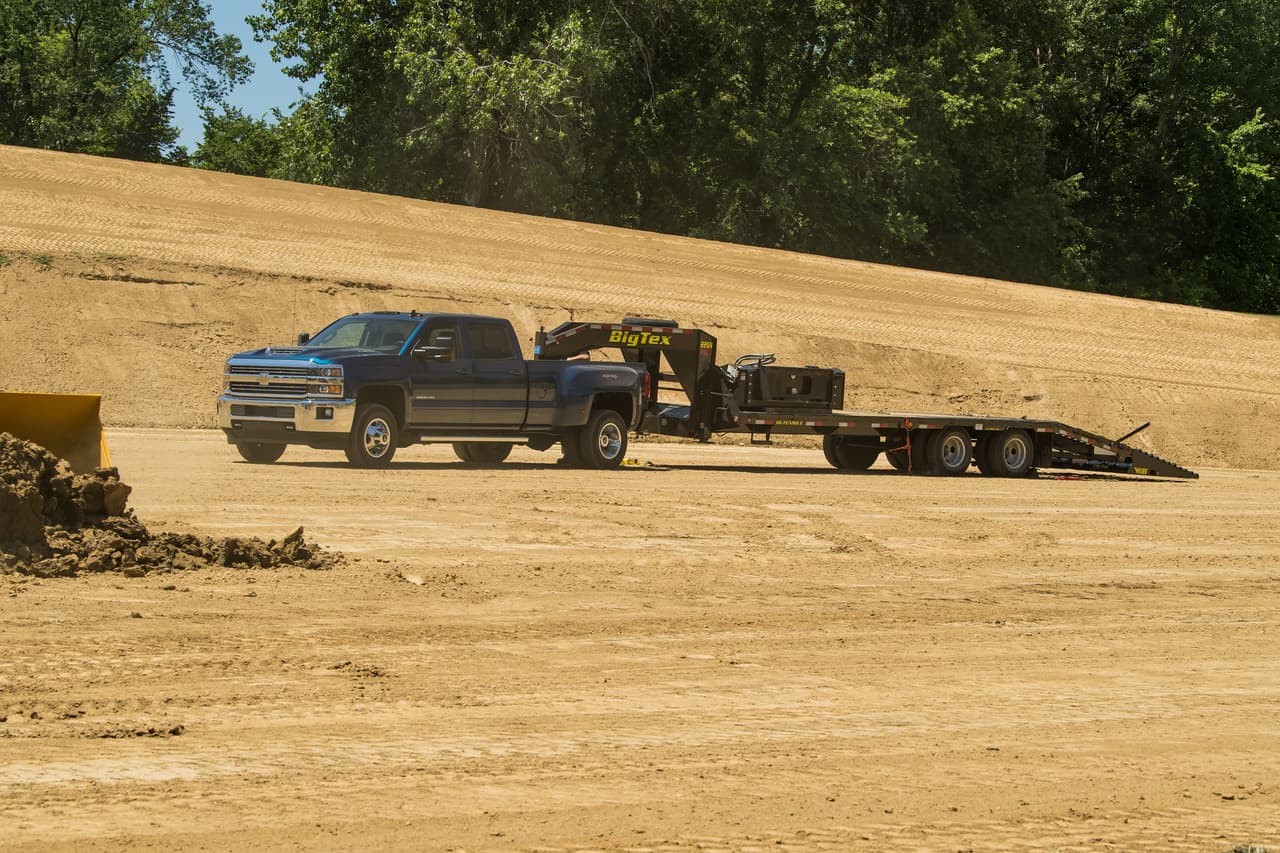 Esta última opción, además de mejorar la capacidad de carga y arrastre de la camioneta, aumenta en 15.5” el ancho del vehículo.