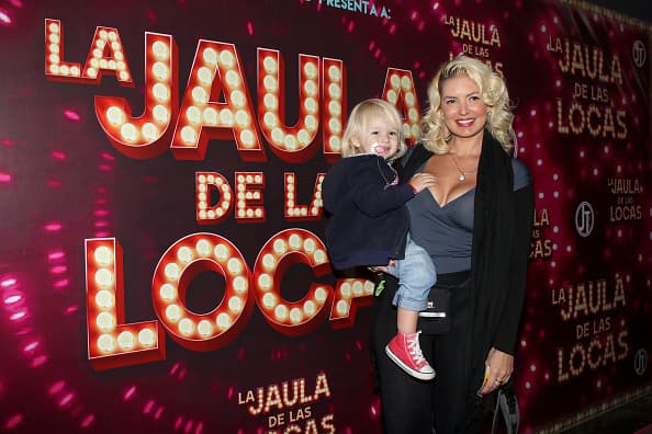 La actriz fue criticada 
<a href="https://www.univision.com/entretenimiento/celebridades/tips-para-ejercitarte-en-el-gym-con-isabel-madow">por su sobrepeso de 66 libras,</a> tras convertirse en madre del pequeño Giorgio.