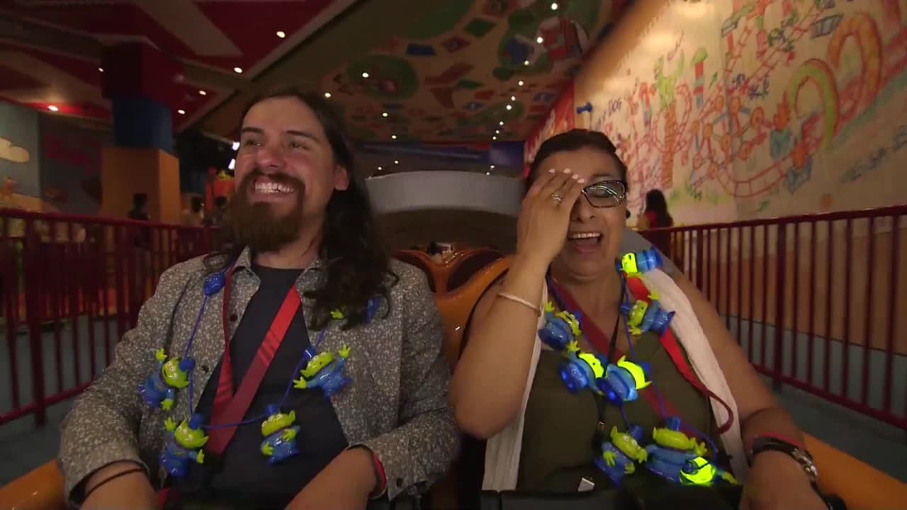 Que divertida se dio Vicky en Disney Land's Toy Story Land