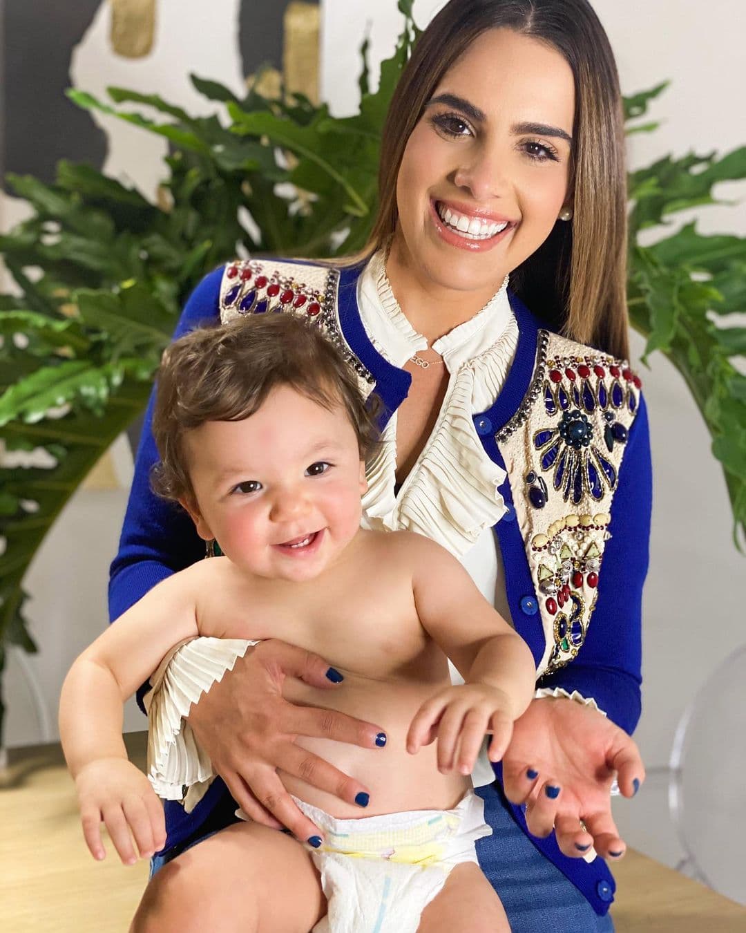 En estos 12 meses, la experta en moda ha compartido bellas fotos que demuestran lo mucho que ha cambiado Diego mes tras mes. Esta es una de las más recientes, en donde podemos apreciar que heredó la linda sonrisa de mamá.