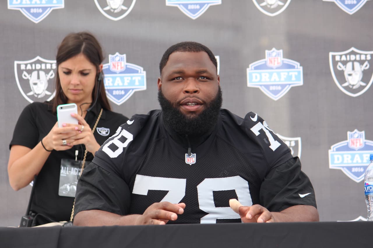 Te invitamos a disfrutar de las mejores imágenes de la visita de los Raiders al 'Coloso de Santa Ursula' promocionando el juego del próximo 21 de noviembre ante los Houston Texans.