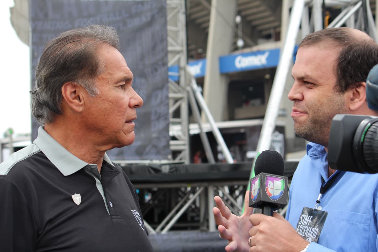 Te invitamos a disfrutar de las mejores imágenes de la visita de los Raiders al 'Coloso de Santa Ursula' promocionando el juego del próximo 21 de noviembre ante los Houston Texans.