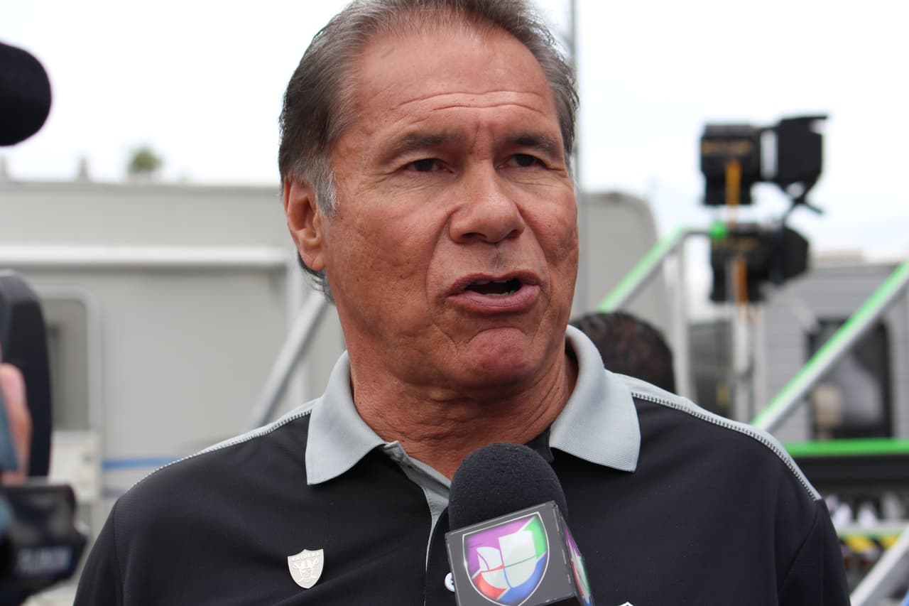 Te invitamos a disfrutar de las mejores imágenes de la visita de los Raiders al 'Coloso de Santa Ursula' promocionando el juego del próximo 21 de noviembre ante los Houston Texans.