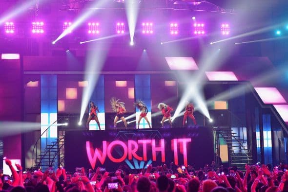 Las chicas de Fifth Harmony marcaron huella en el escenario de Premios Juventud. Ally, Normani, Dinah Jane, Camila y Lauren were simply A-MA-ZING.