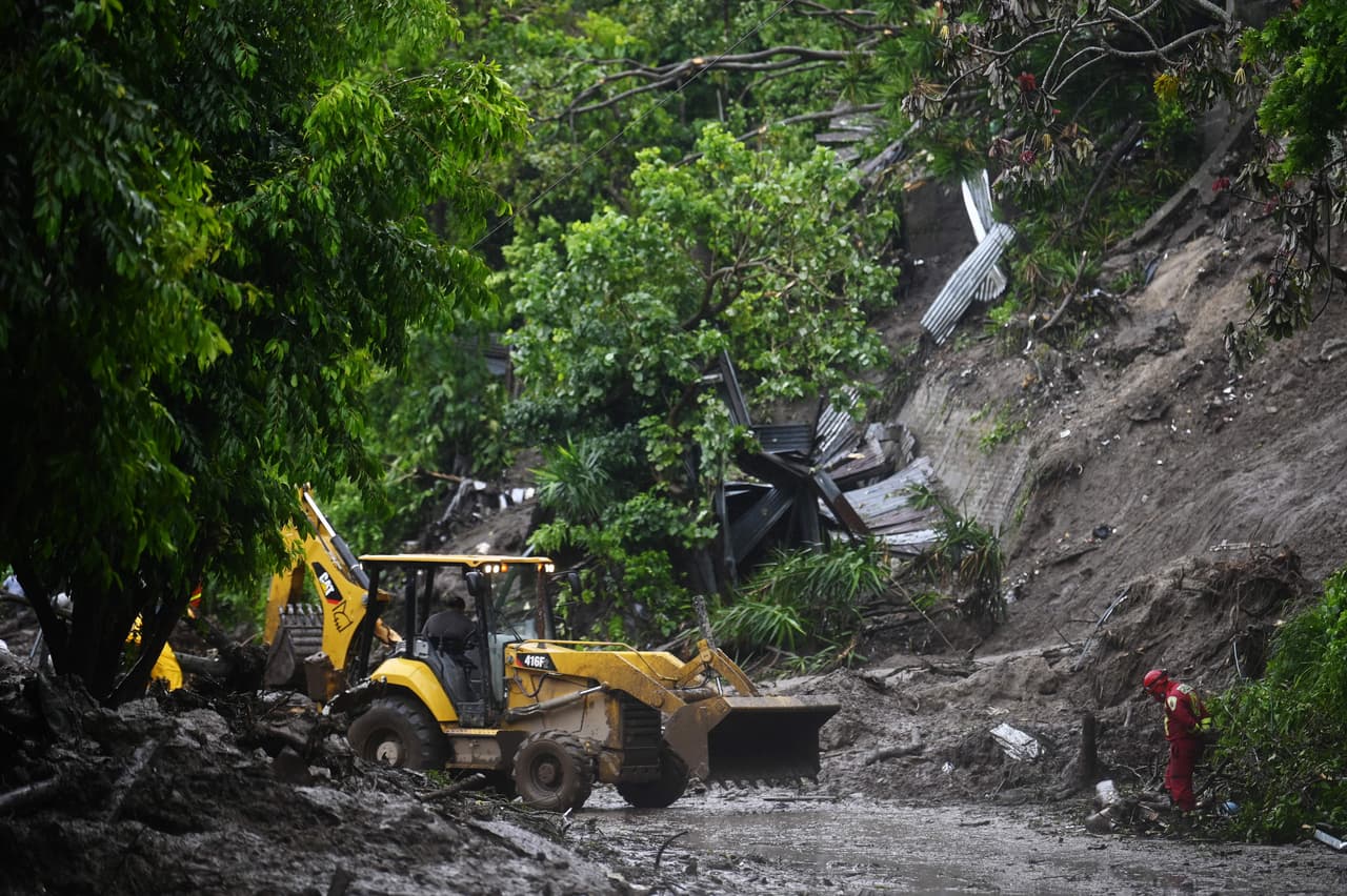 <h3 class="cms-H3-H3">29. El Salvador</h3>
<br>
<br>⛈️ 
<b>Muertes por año debido a desastres naturales, 1960-2022: </b>14.7 por millón de personas. 
<br>
<br>⛈️ 
<b>Tipo de desastre natural más común: </b>Tormentas tropicales y huracanes (ha registrado 20 desde 1900). 
<br>
<br>⛈️ 
<b>Desastre natural más mortal desde 1900: </b>El ‘temporalón’ de 1934 (Huracán centroamericano o Huracán de El Salvador). 
<br>
<br>⛈️ 
<b>Población: </b>6.5 millones de habitantes. 
<br>