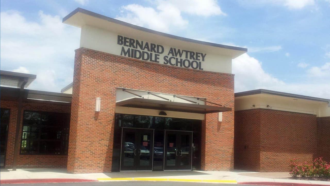 Despiden a profesor de Georgia que catalogó a los "niños negros como demonios"