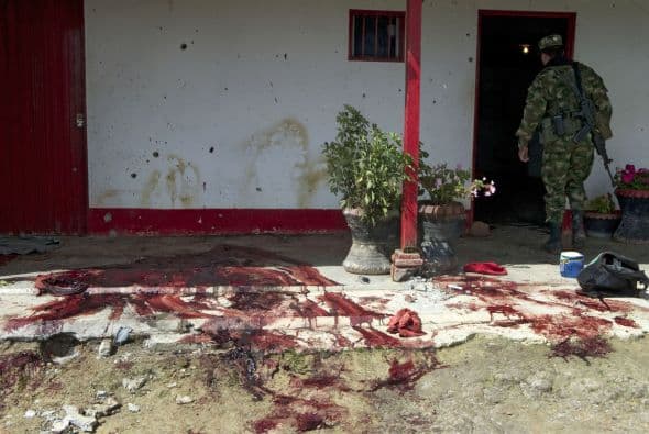 El Gobierno colombiano ha ofrecido una recompensa de 50 millones de pesos (27,550 dólares) por los autores de la matanza.