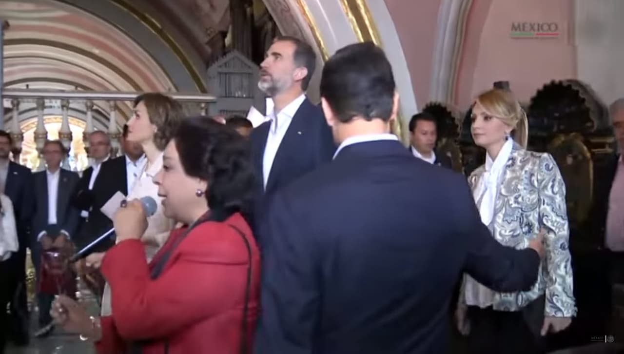 Esta vez fue él quien se quedó con el brazo estirado ante el desplante de la protagonista de 'Destilando amor'.