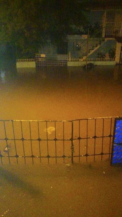 Intensas lluvias provocaron inundaciones y pérdidas en la zona metropolitana de Puerto Rico, así como en el área este de la Isla. Autos quedaron bajo agua y residencias reportaron enormes pérdidas. Varias personas tuvieron que ser llevadas a refugios.