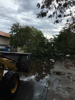 Intensas lluvias provocaron inundaciones y pérdidas en la zona metropolitana de Puerto Rico, así como en el área este de la Isla. Autos quedaron bajo agua y residencias reportaron enormes pérdidas. Varias personas tuvieron que ser llevadas a refugios.