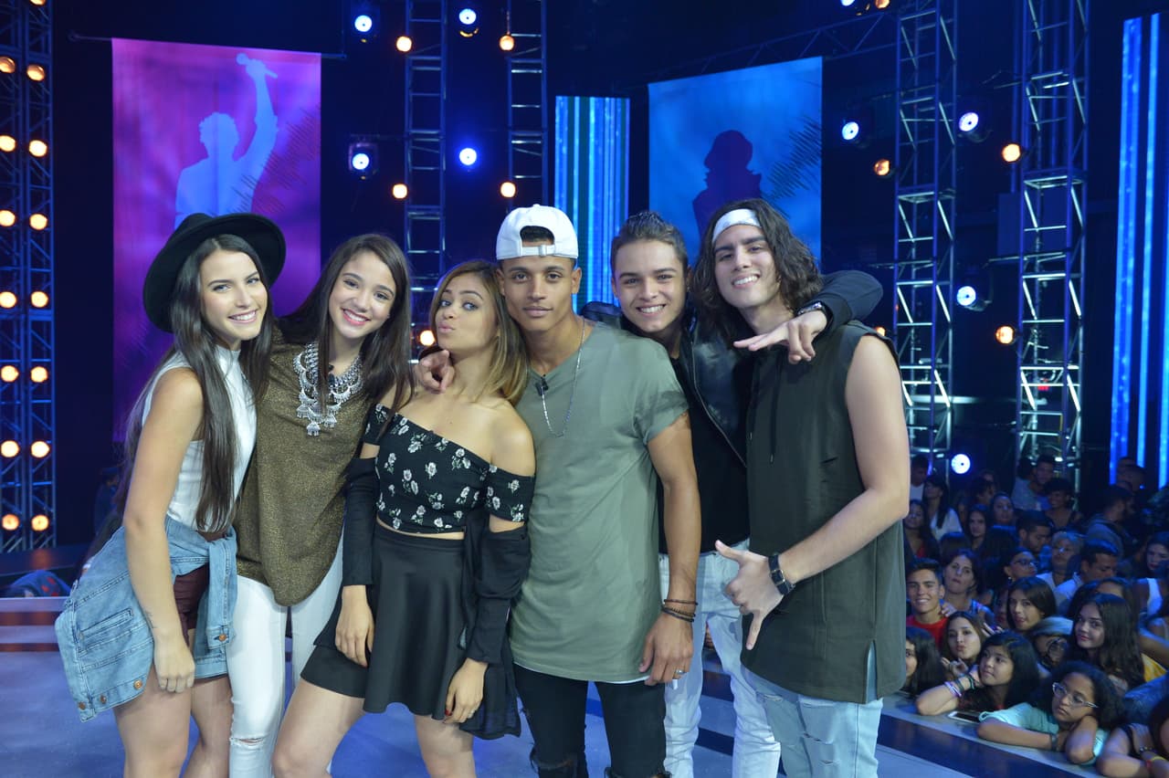 El turno fue para la banda 
<b>Los Urbanos. </b>Brian, Danelly, Christian, Carolina, Félix y Zhamira estuvieron muy emocionados al saber que cantarían un tema en el que Wisin participó.