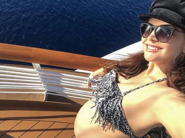 Si no fuera porque ella misma presume su pancita en sus redes sociales, asumiríamos que la presentadora de 'La Jugada' no está embarazada.