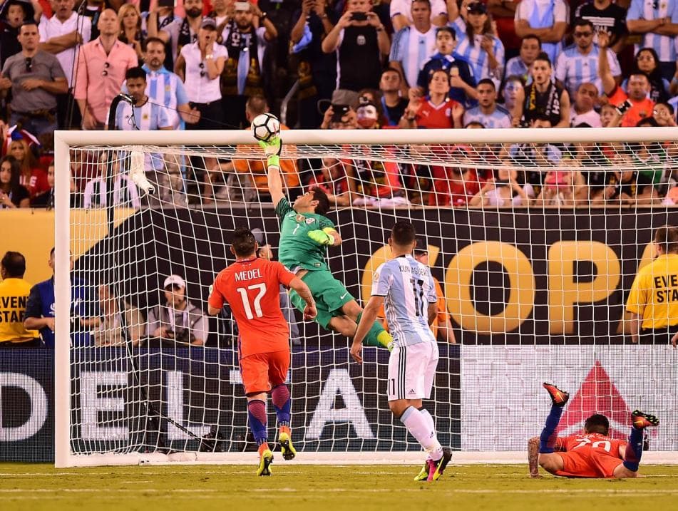 Claudio Bravo blocks a header by Sergio Aguero