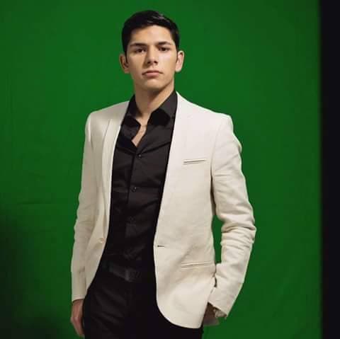 Aaron Gil, el cantante de 'Alta consigna' es otro de los nuevos 'gallos' del regional mexicano y es muy cotizado en redes sociales a pesar de que se ha declarado ser un fiel enamorado de su novia.