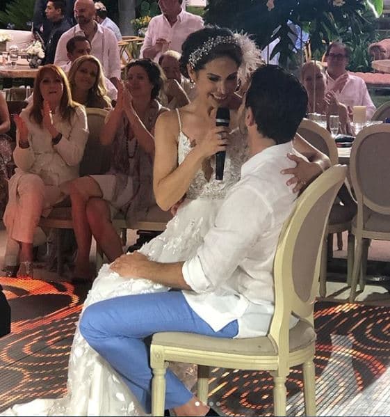 Durante la fiesta, Bianca le cantó a su hoy esposo los temas 'Piel canela' y 'Perfidia'. Se sabe que vivirán en Nueva York con las niñas.