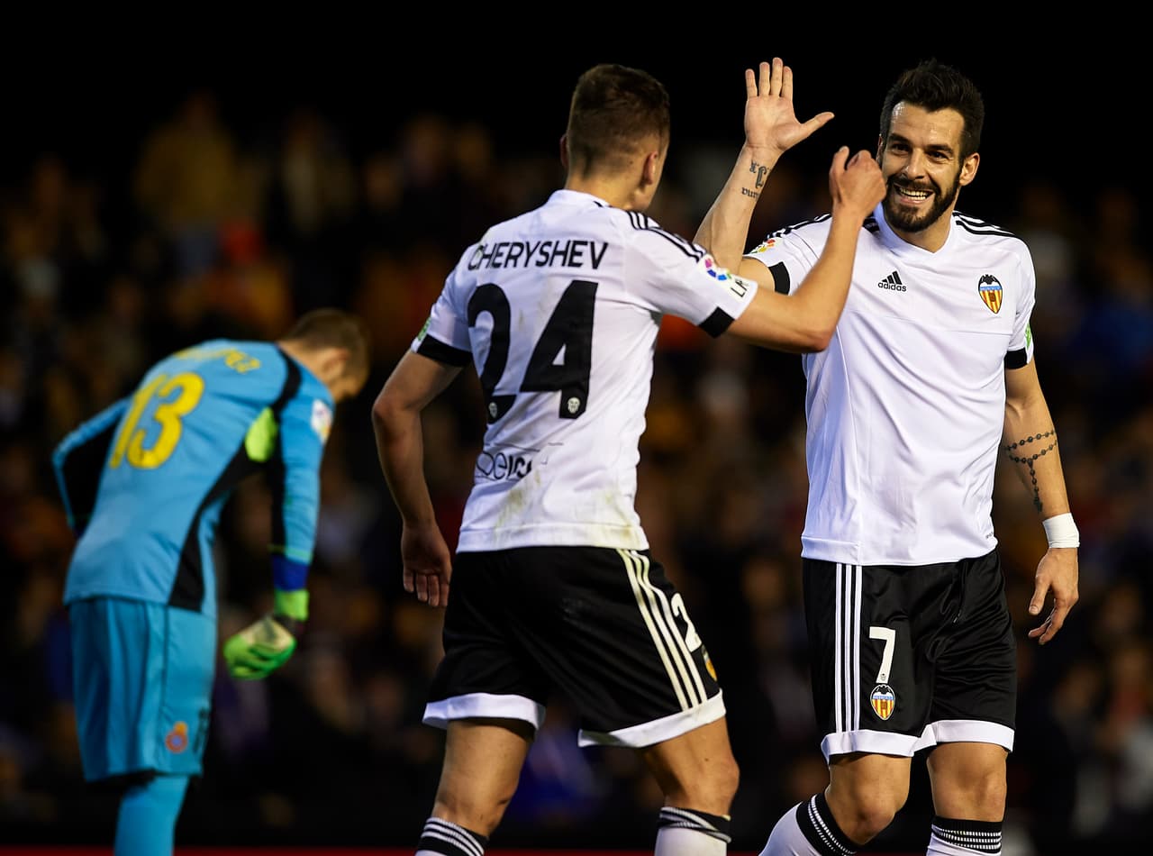 Valencia 2-1 Espanyol: El Valencia alivia su crisis y agrava la de los Periquitos