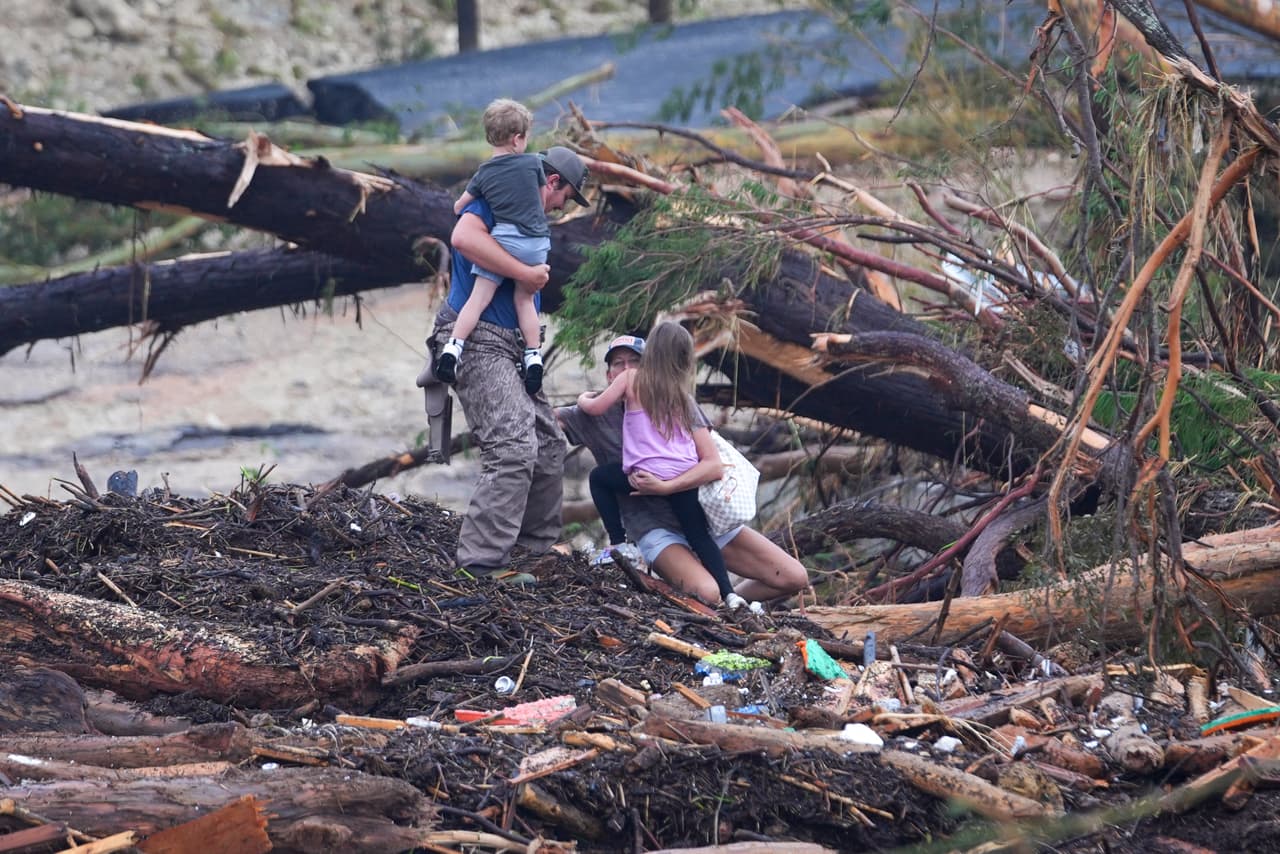 Inundaciones repentinas en Texas: qué es este mortal fenómeno, principal causa de muerte en tormentas de EEUU
