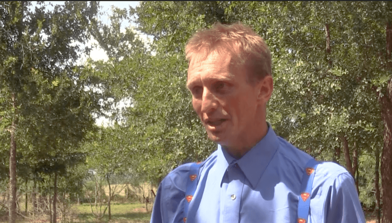 “Me echaron por ser gay”: se convirtió en indigente a los 17 años y ahora ofrece ayuda a desamparados en Austin