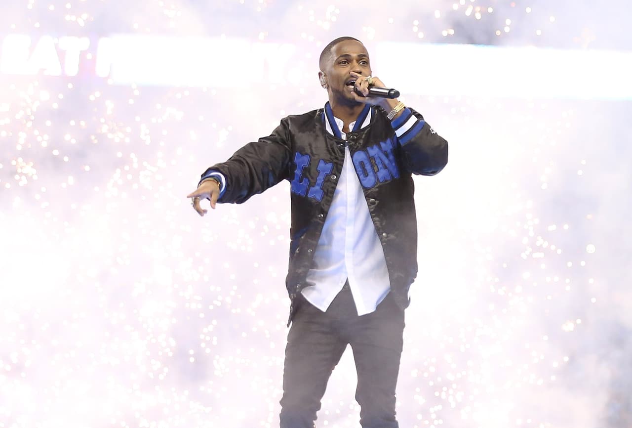 El famoso rapero nativo de Detroit, Big Sean encendió el ánimo de la afición en el Ford Field al medio tiempo del juego de Thanksgiving entre los Lions y los Eagles.