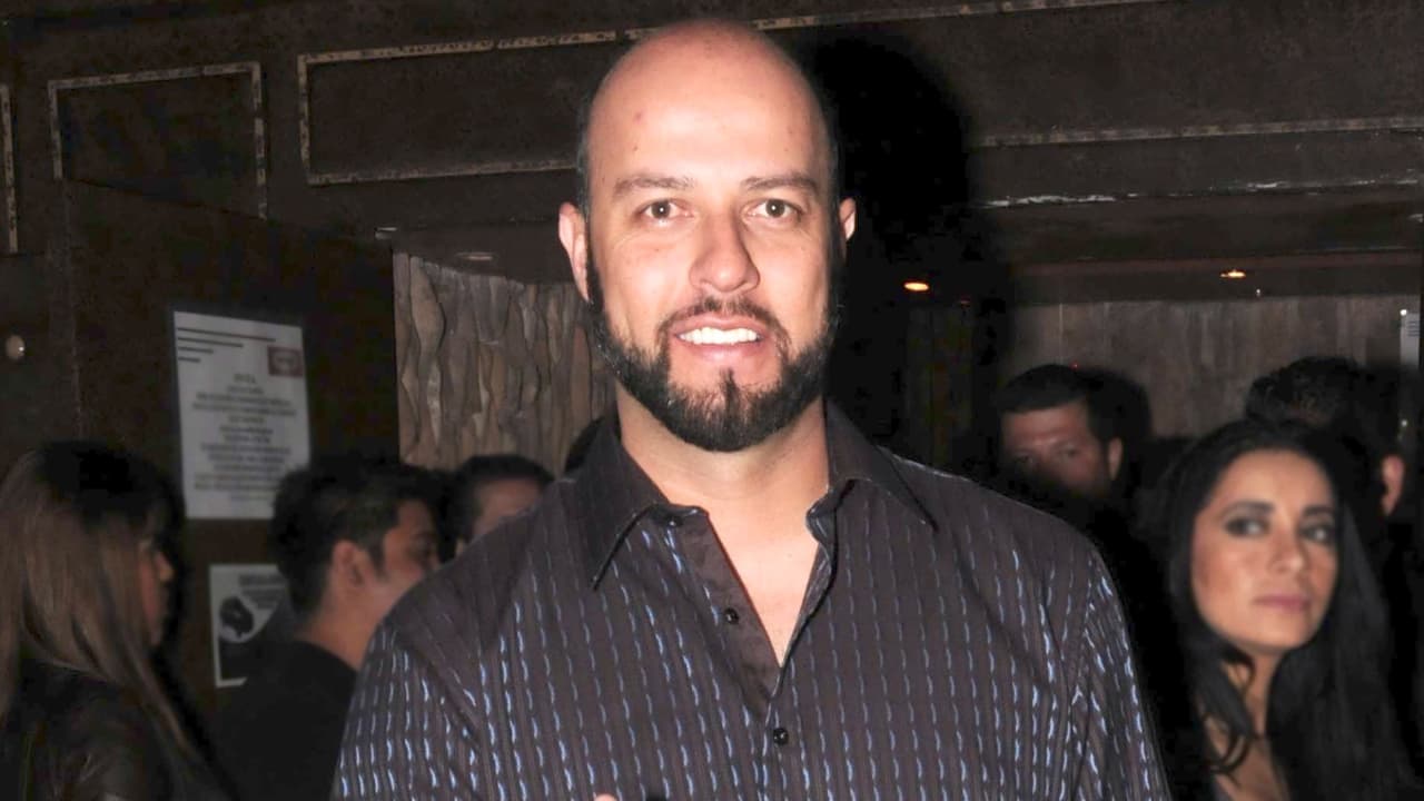 El también exesposo de Jenni Rivera cumplirá otra condena en libertad condicional en México y quedará vetado en Estados Unidos para cualquier petición de 'green card' o asilo político.
<br>