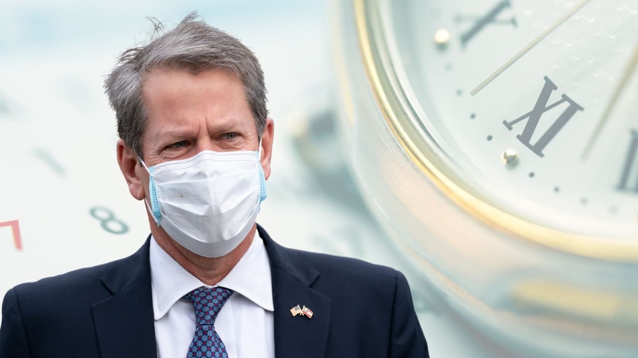 Gobernador Brian Kemp firma proyecto de ley que establece permanentemente el horario de verano