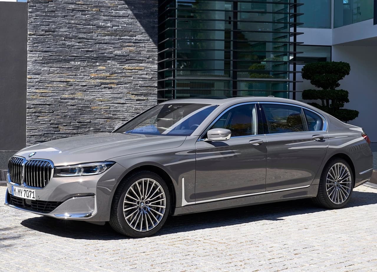 <h3 class="cms-H3-H3"><b>9 - BMW Serie 7</b></h3>
<br>
<br>
<b>Prima anual promedio: </b>3,492 dólares
<br>
<b>Aseguradora con la prima más barata: </b>Grange
<br>
<b>Aseguradora con la prima más cara: </b>Infinity