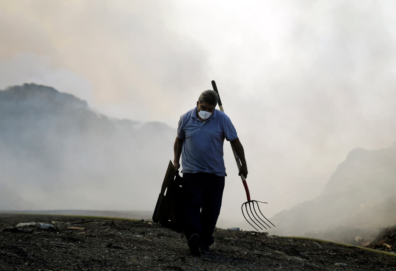 Miles de residentes de Los Ángeles que fueron evacuados por el incendio de Saddleridge regresaron a sus hogares a finales del sábado y principios del domingo. El fuego arrasó más de 7,900 acres en dos días, haciendo que los residentes abandonaran sus hogares mientras se dirigían de Sylmar a Porter Ranch.