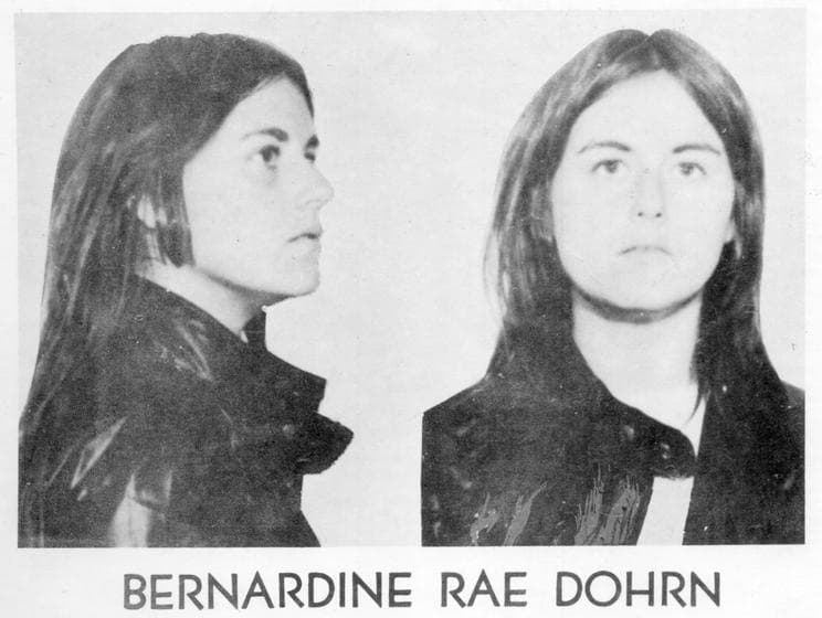 <h3 class="cms-H3-H3">Bernardine Rae Dohrn</h3>
<br>
<br>La agencia explica que el proceso federal contra Rae, la cuarta mujer en aparecer en la lista de los más buscados, 
<b><a href="https://www.fbi.gov/wanted/topten/topten-history/hires_images/FBI-314-BernardineRaeDohrn.jpg/view" target="_blank">fue desestimado en Chicago, Illinois en 1973.</a> </b>
<br>
