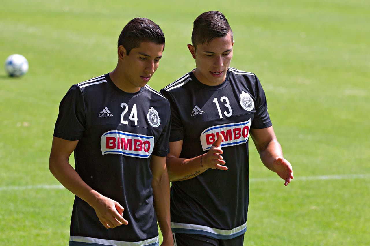 Carlos Salcedo no viajó con Chivas a León