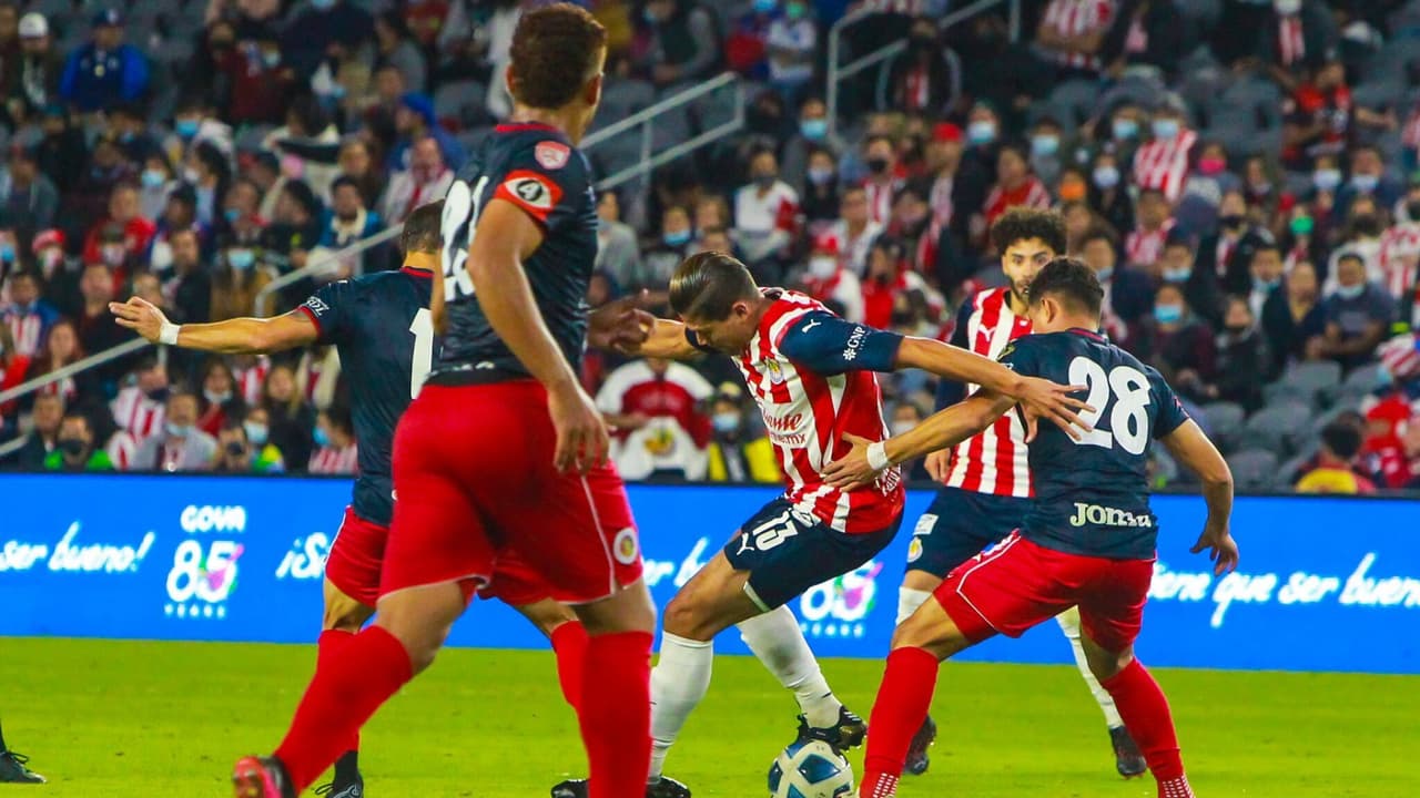 Las Chivas pierden por lesión al delantero Jesús Godínez 