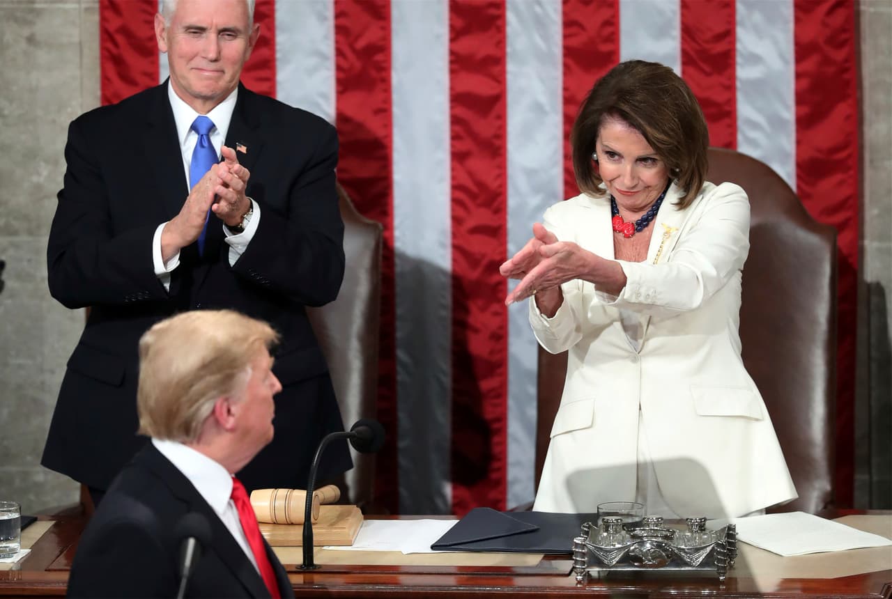 <b>Aplausos para un Trump conciliador.</b> “Debemos abrazar las posibilidades infinitas de cooperación y el bien común”, dijo el presidente 
<a href="https://www.univision.com/noticias/el-aplauso-viral-de-pelosi-a-trump-en-el-discurso-del-estado-de-la-union-video">antes de ser ovacionado por miembros de ambos partidos</a> en el discurso anuela del Estado de la Unión. La imagen más recordada de 
<a href="https://www.univision.com/noticias/estado-de-la-union/discurso-donald-trump-estado-de-la-union-5-de-febrero-2019-minuto-a-minuto">la noche que el presidente de EEUU habla en ambas cámaras del Congreso</a> muestra a la presidenta de la Cámara de Representantes, Nancy Pelosi, cuando se puso de pié y aplaudió desde el podio. 
<b>5 de febrero de 2019.</b>