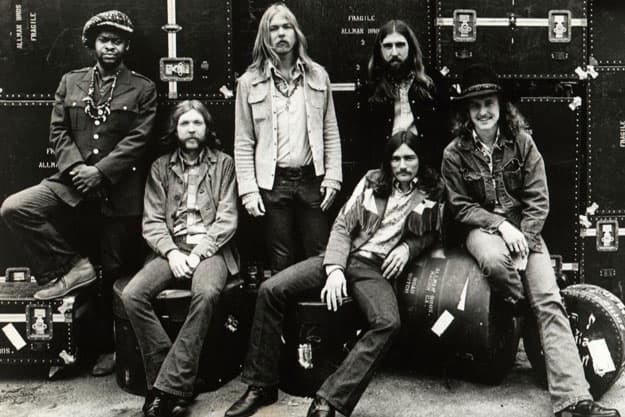 Allman de 69 años, fue fundador del grupo 'Allman Brothers Band', aseguran que enfrentó varias tragedias familiares, adicciones de alcohol y drogas.