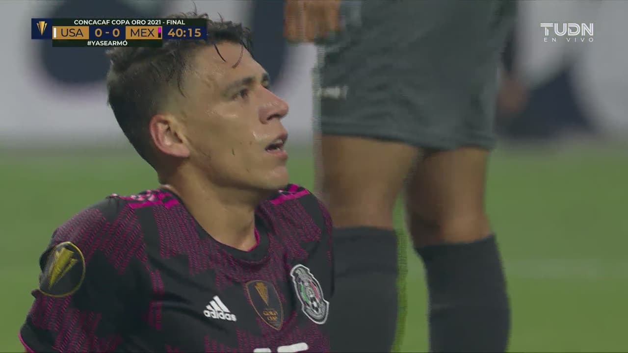 Héctor Moreno sale lesionado, Salcedo entra abucheado