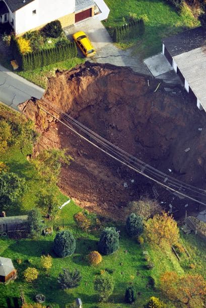 Las autoridades evacuaron a por lo menos 25 residentes, ninguno de ellos sufrió algún percance.