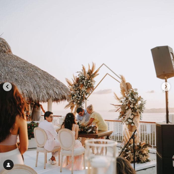 La fecha llegó y el pasado sábado 26 de febrero se casaron ante los ojos de sus seres más queridos. La hermana de la actriz, 
<b>Zuria Vega</b>, compartió la noche del domingo 27 nuevas imágenes de lo que ocurrió en la esperada boda. 
<br>