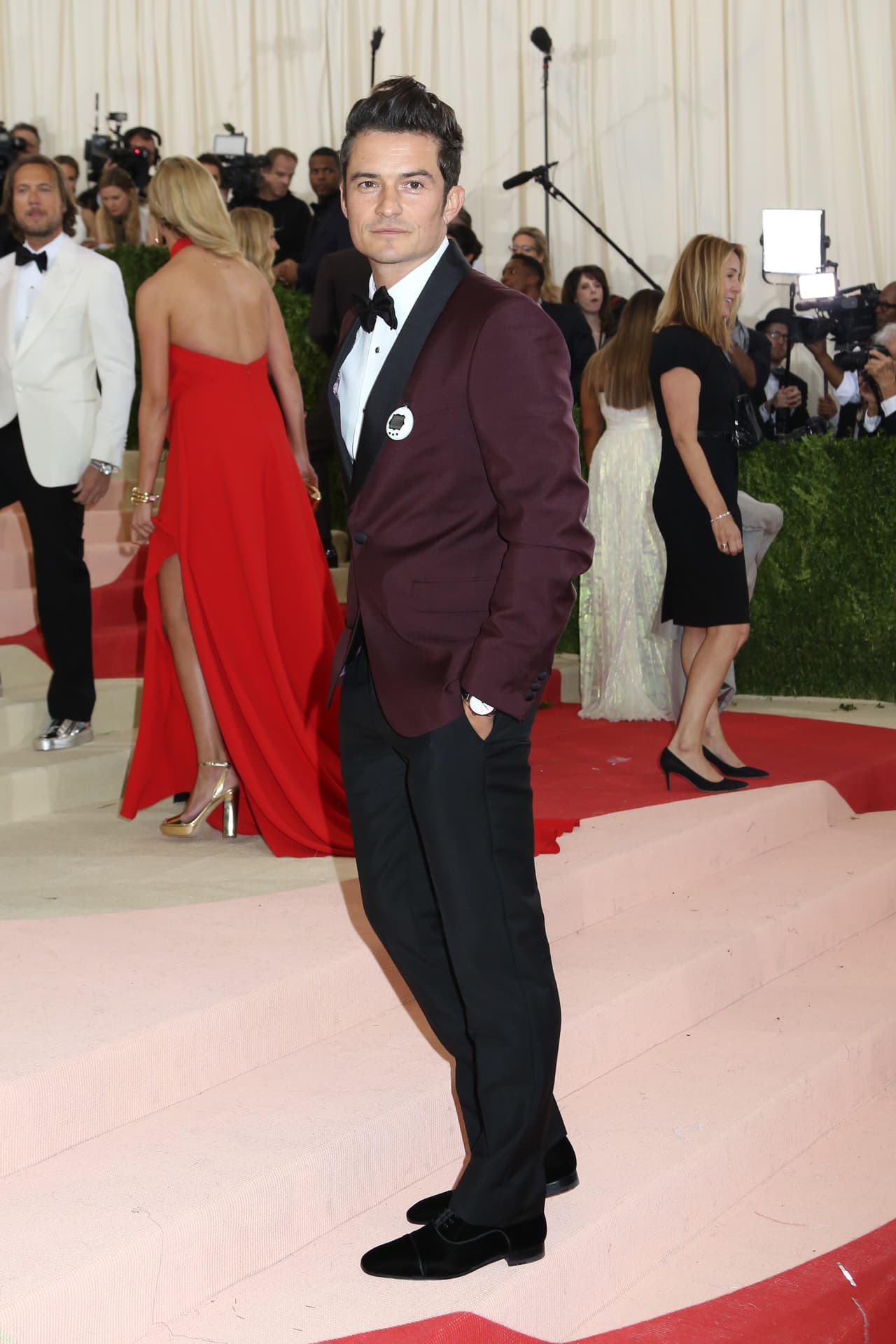 Orlando Bloom llevó el mejor accesorio de la noche, ¡un tamagotchi!