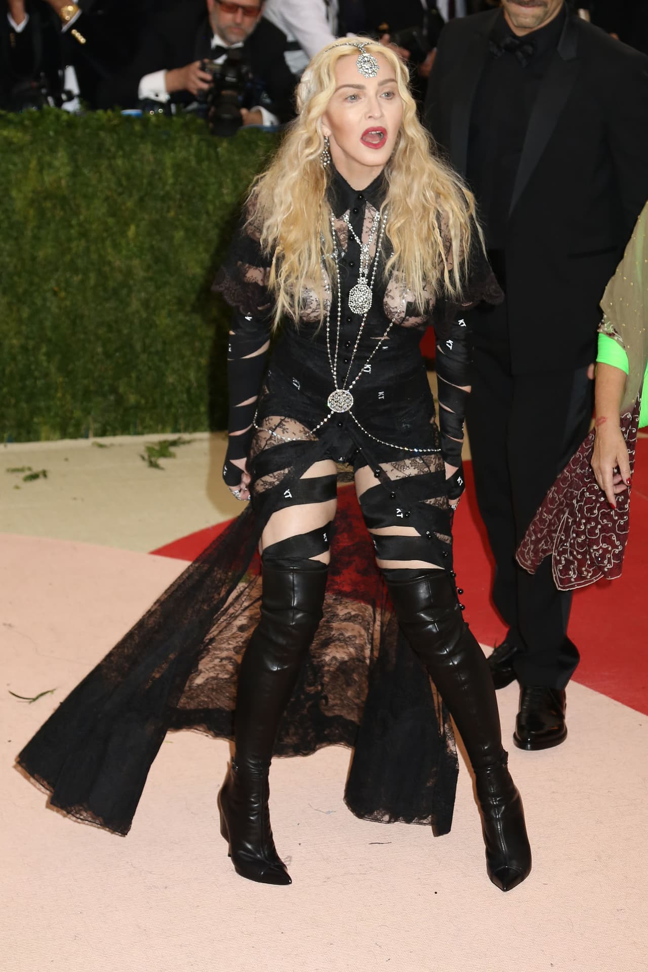 Madonna no tóco ningún trasero en la alfombra roja...