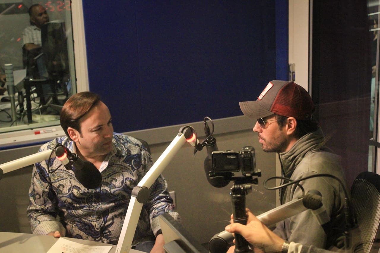 Enrique Iglesias en el Desayuno Musical de Amor 107.5 con Javier Romero