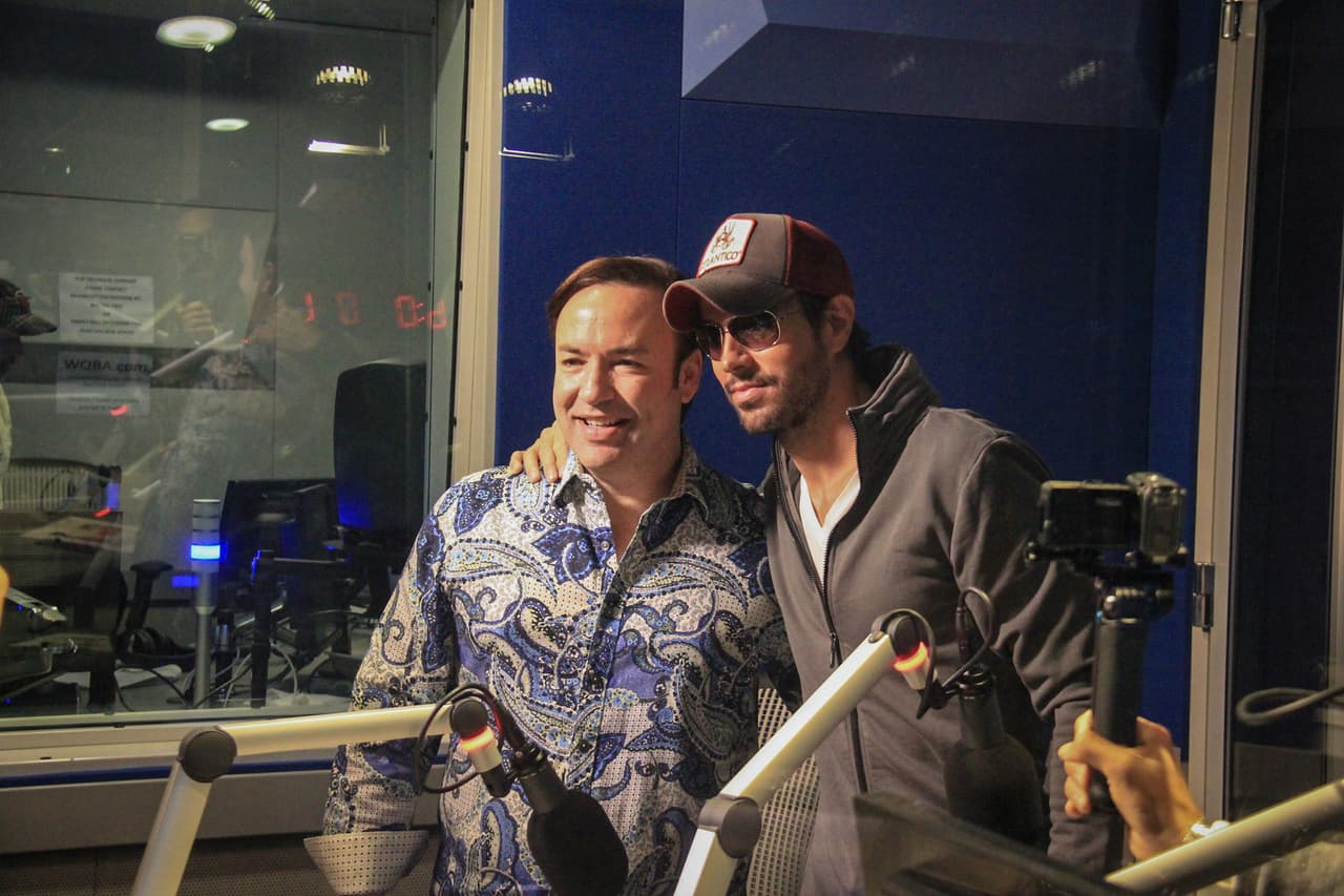 También estuvo en el Desayuno Musical de Amor 107.5 con Javier Romero