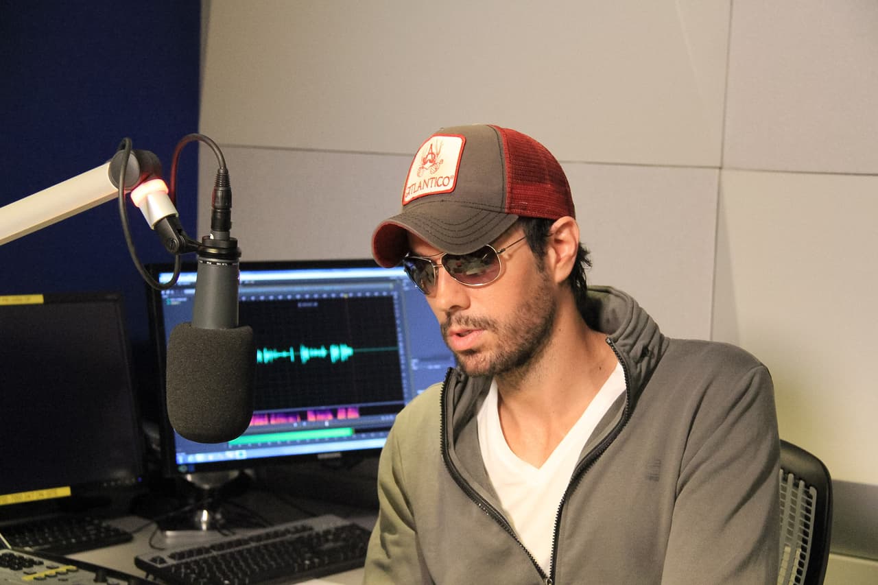Enrique Iglesias en los estudios de Univision Miami