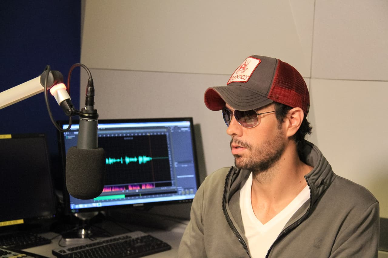 Enrique Iglesias en los estudios de Univision Miami
