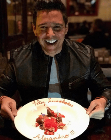El domingo 20 de agosto, Alejandro Chabán sopló las velitas de su pastel de cumpleaños.