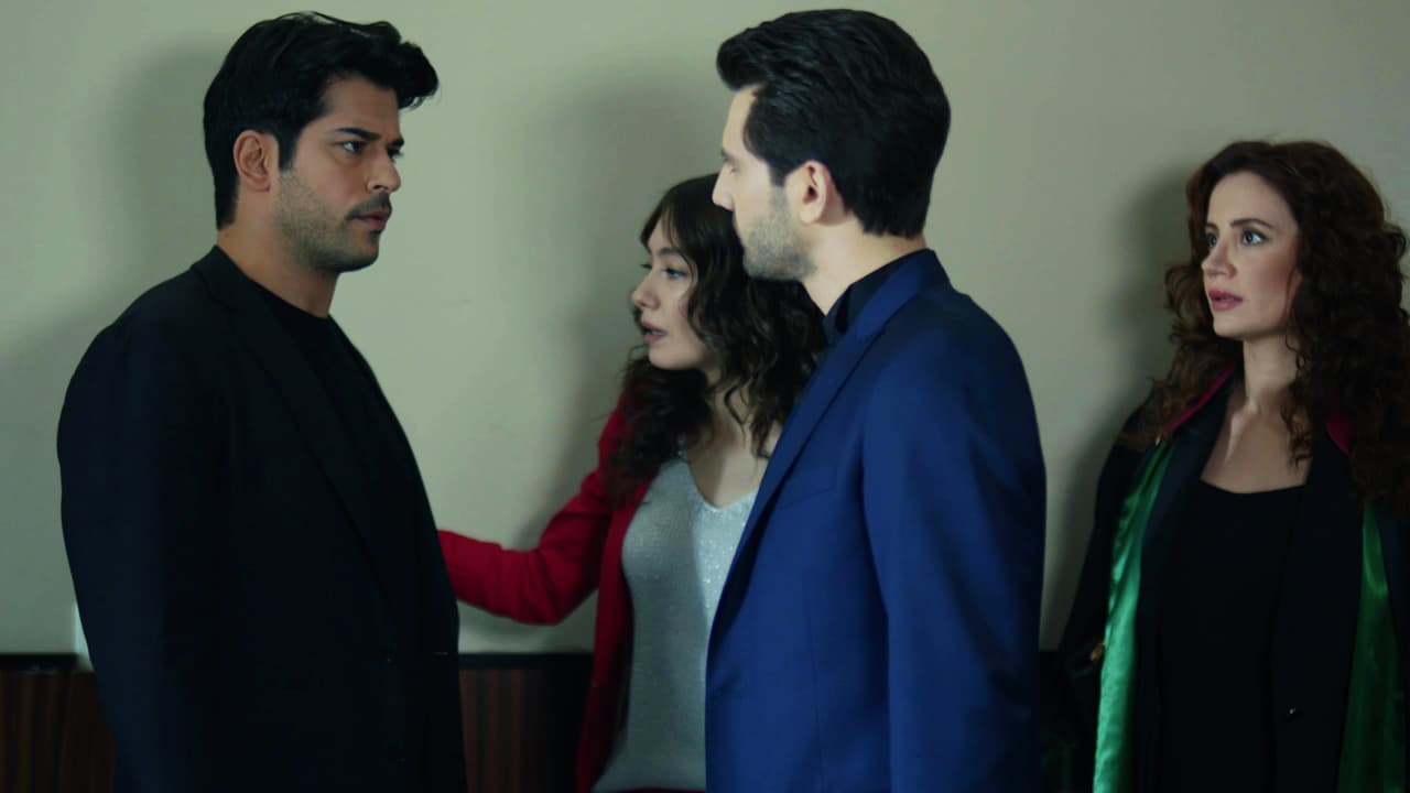 Después de divorciarse formalmente, Emir le aseguró a Kemal que jamás se apartará de su vida y que pronto verían todo lo que su poder podría dañarlos.