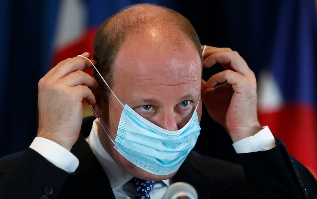 "En lo que a mí respecta, el gobernado Polis socavó la integridad de los tribunales", agregó Bailey.