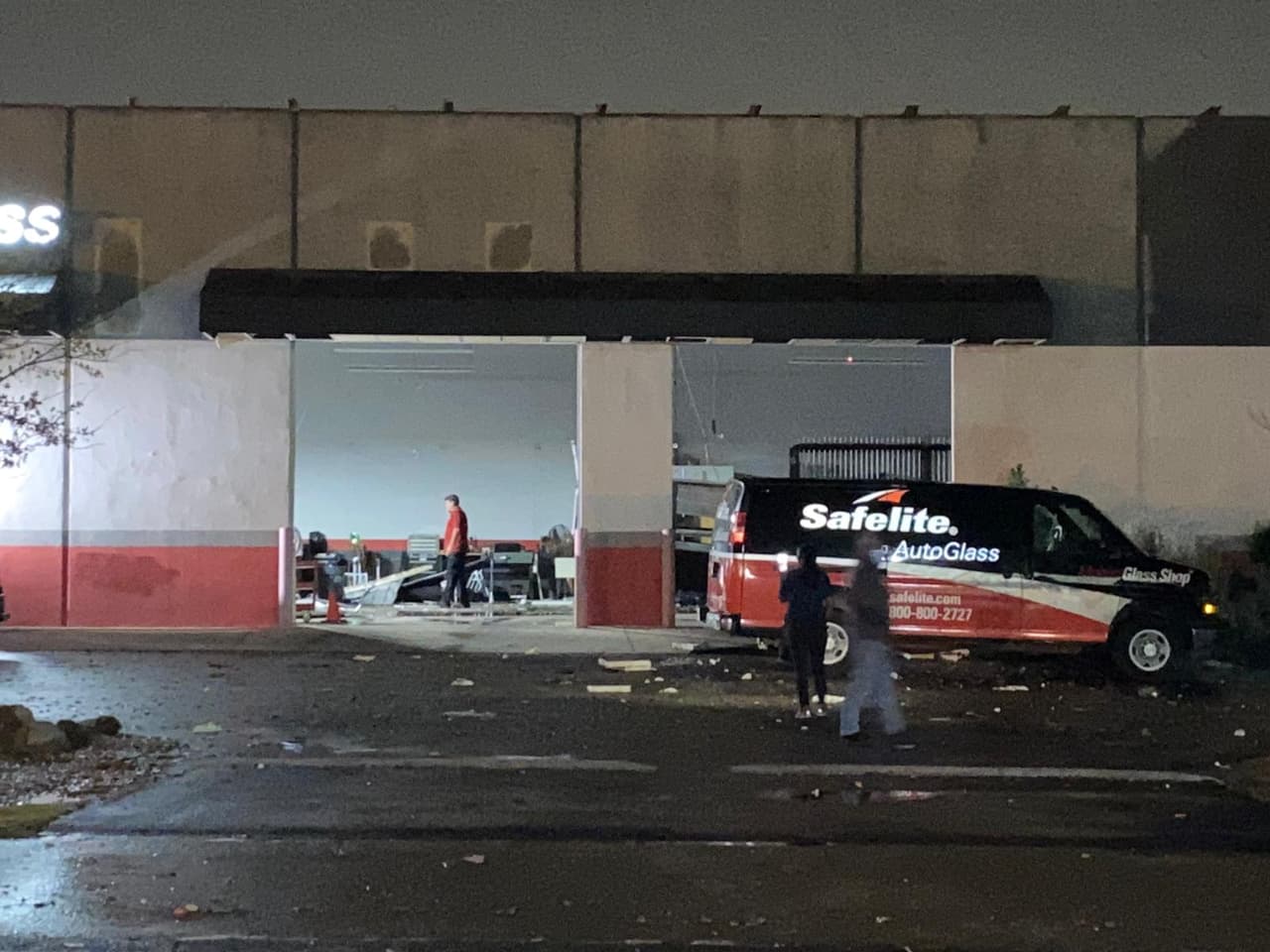 La línea de tormentas se movió a través del norte de Texas en la noche del miércoles alrededor de las 8:55pm.